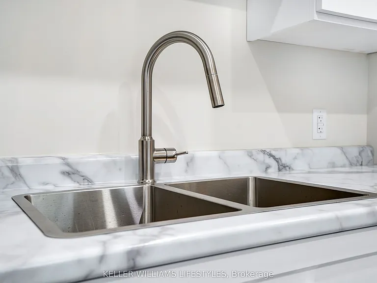 537 Talbot St #5 — Photo 14