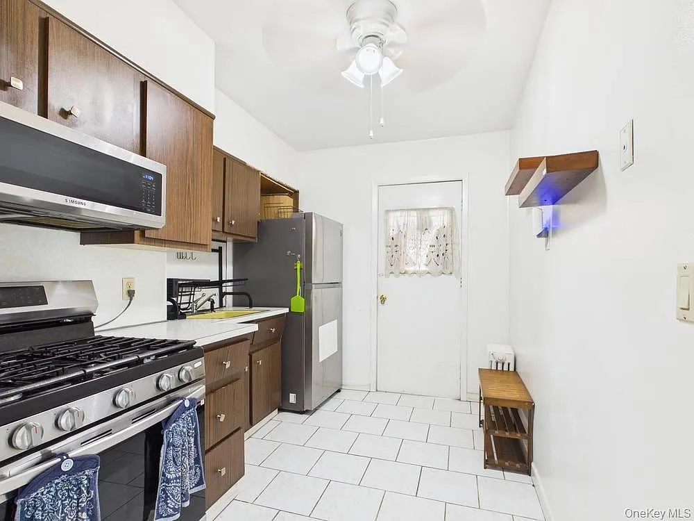 2 bed, 1.0 bath, 2829 sqft, $3,300 — Photo 3