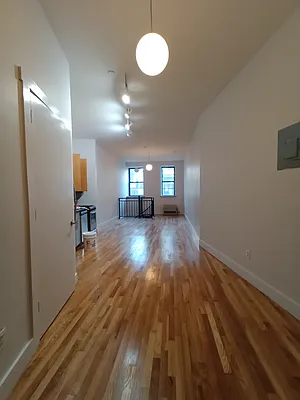 Rented by City Vista Inc | media 25