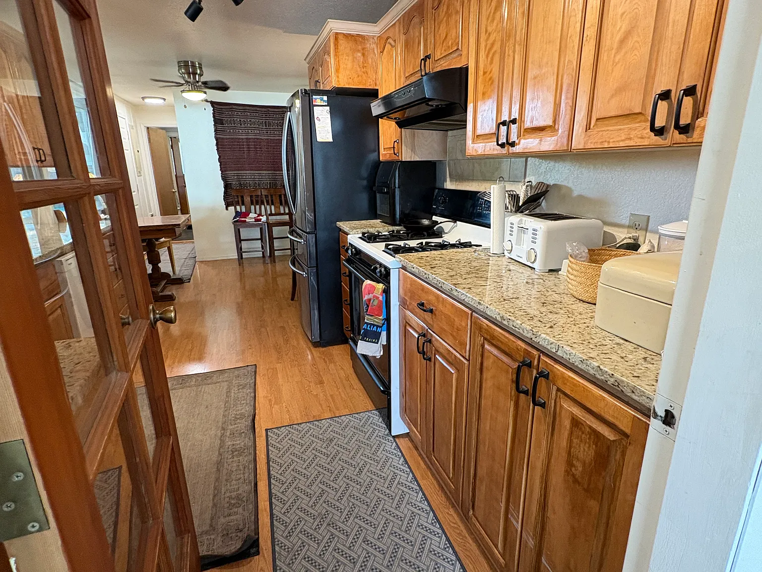 3 bed, 1952 sqft, $2,750 — Photo 2