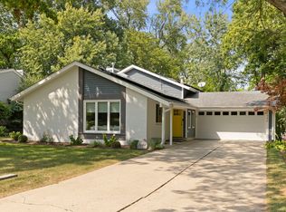 1940 Green Trails Dr, Lisle, IL 60532
