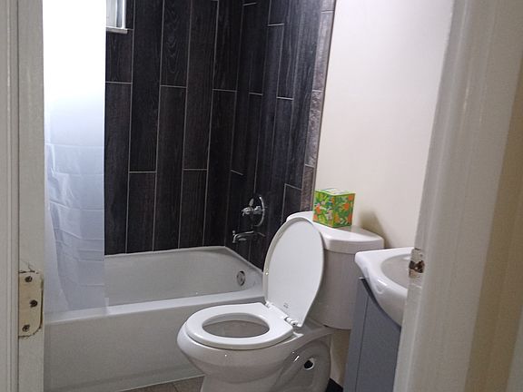 5th image of 4655 Hamilton Ave #9
