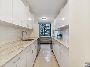 200 Winston Dr APT 121, Cliffside Park, NJ 07010