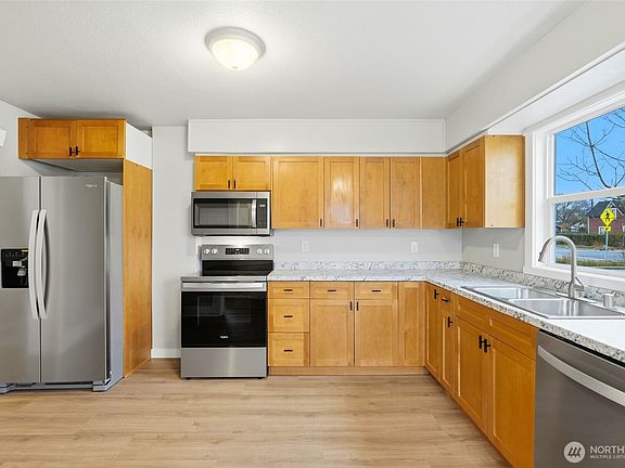 2nd image of 1524 2nd Street