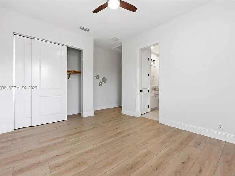 9564 Exbury Ct — Photo 32