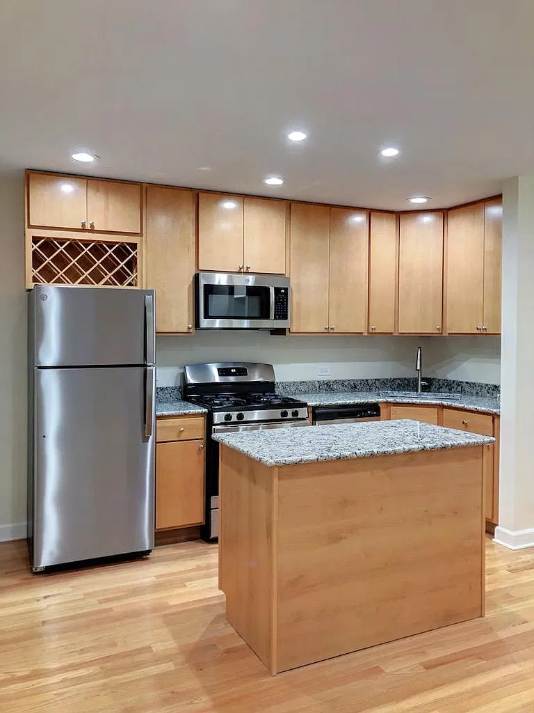2 bed, 690 sqft, $2,300 — Photo 3