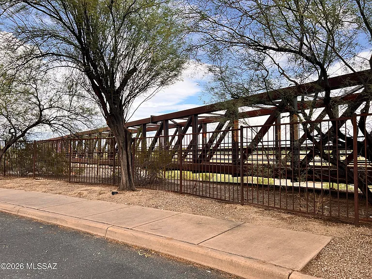 391 E Calderwood Rd — Photo 8