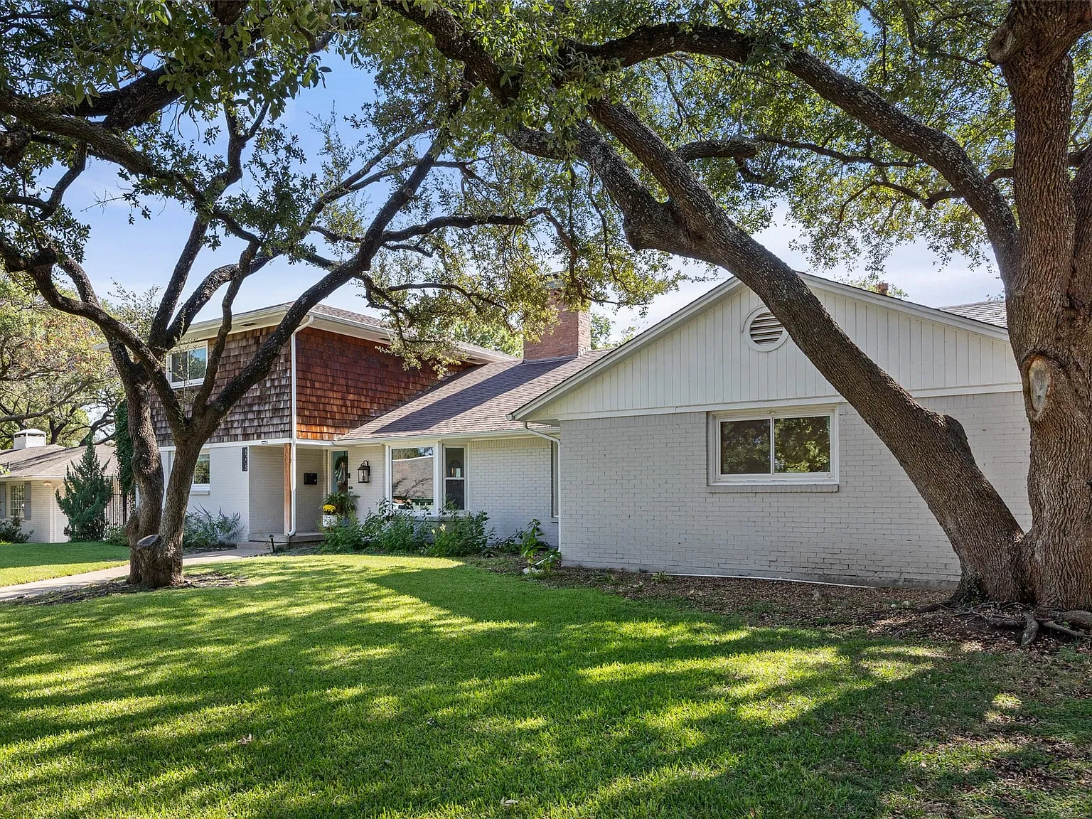 4 bed, 3.0 bath, 3380 sqft, $6,500 — Photo 2