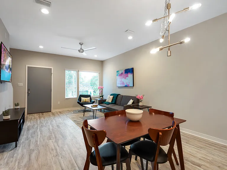 823 N Bronough St — Photo 3