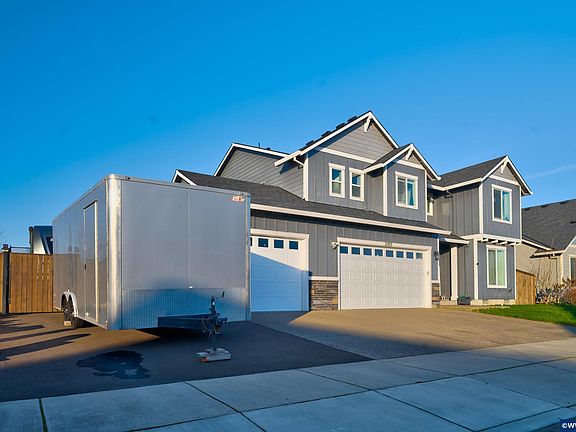 2nd image of 2303 NE Deciduous Ave