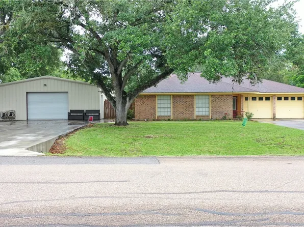 605 Broadmoor St, Victoria, TX 77904