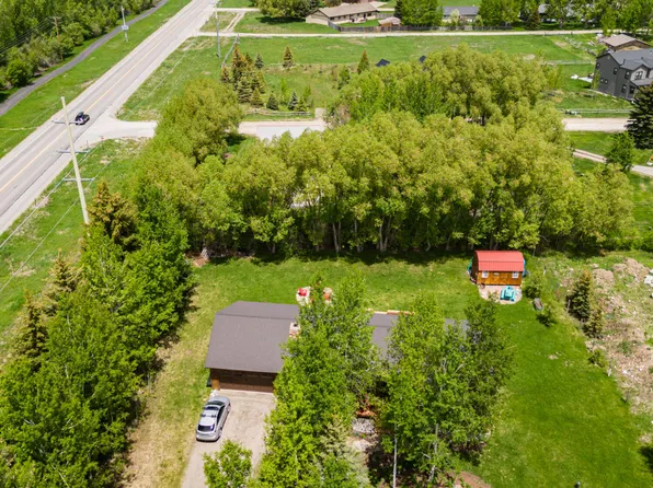 3955 W Kimball Ln, Wilson, WY 83014