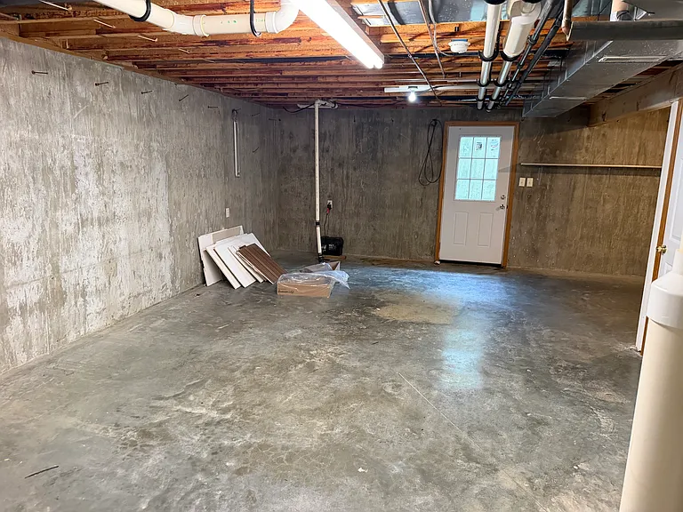 1011 Aaron Dr — Photo 4