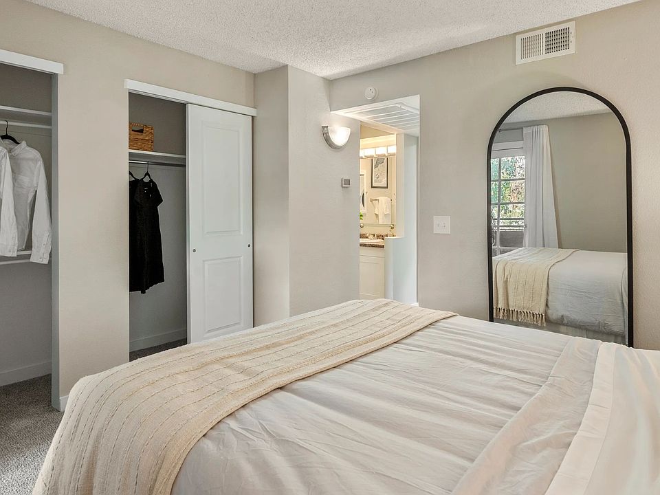 Our spacious closets feature built-in organizers, so you can keep your clothes and accessories neatly stored.