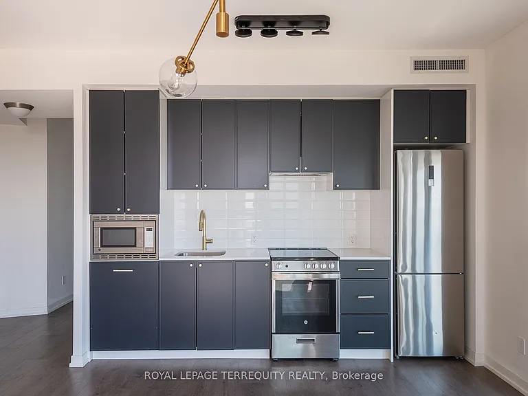 49 E Liberty St #1802 — Photo 15