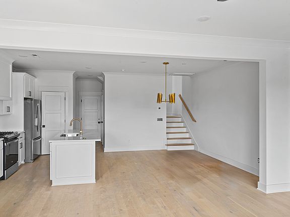 5th image of 1712 Carvell Ave #A