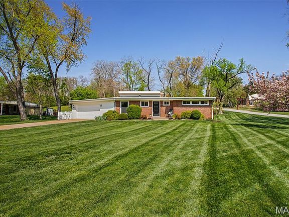 2nd image of 4901 Saint Gemme Ln