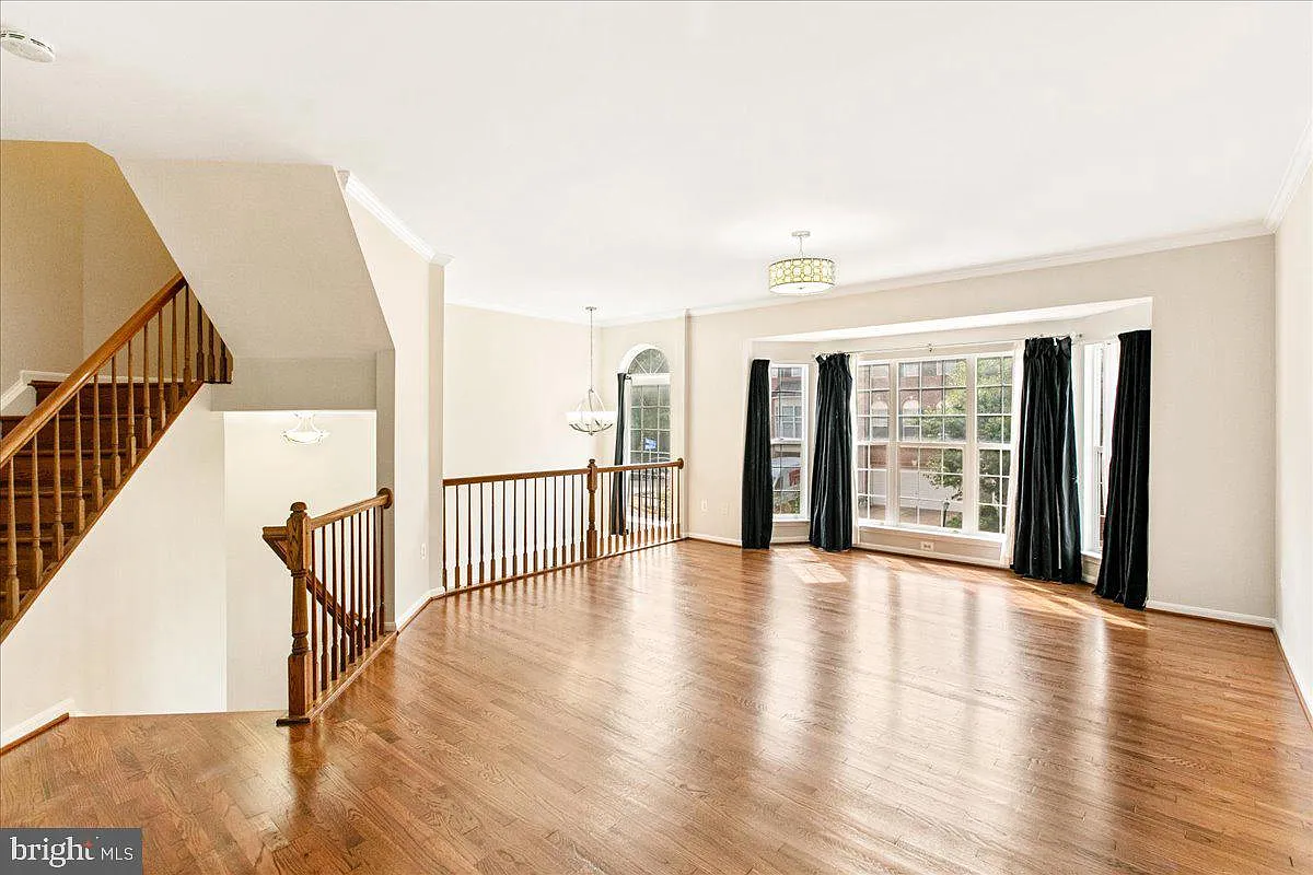 3 bed, 3.5 bath, 2452 sqft, $3,600 — Photo 4