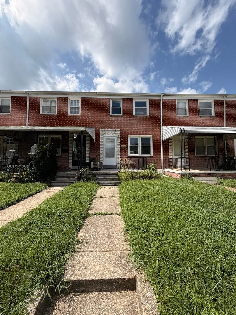 Graythorne Ave Coming Soon Sept 1st — Photo 1