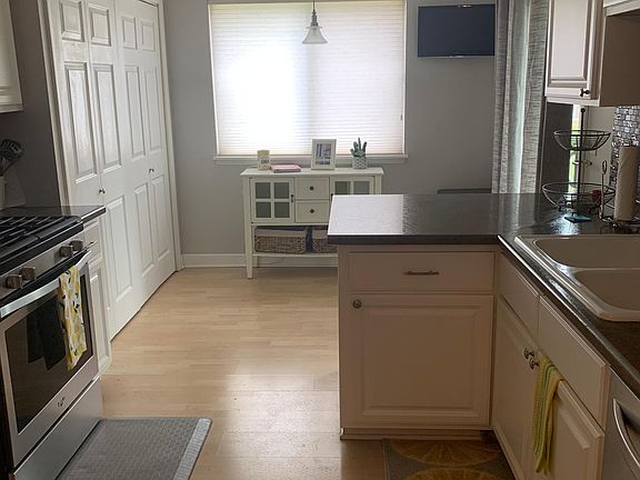 4th image of 369 Thornhill Ct