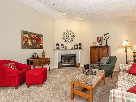 3rd image of 4304 Island Ct
