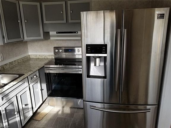 3rd image of 2905 E Malden Ave