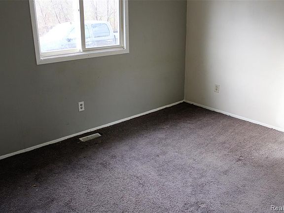 4th image of 46411 Jefferson Ave APT 8