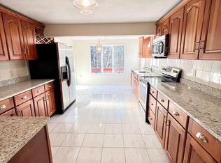 4 Fowler Ter, Burlington, MA 01803