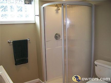 LOWER LEVEL FULL BATH
