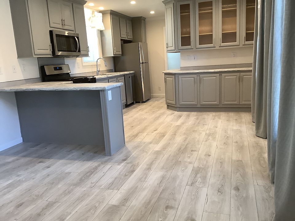 2nd image of 979 Essex St Lot 130-119
