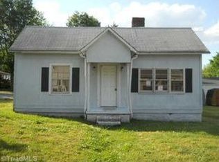 18 Leonard St, Thomasville, NC 27360
