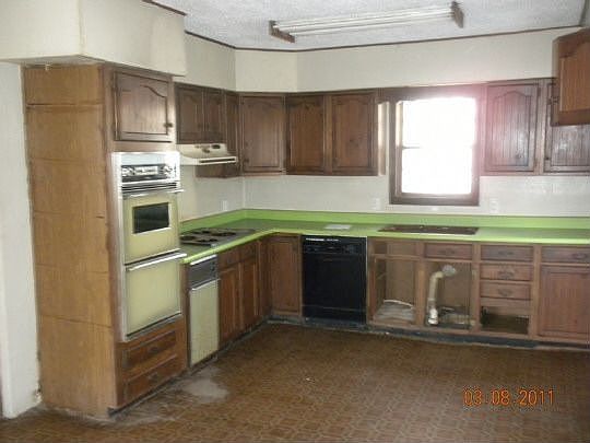 2nd image of 330 Penfield Pl