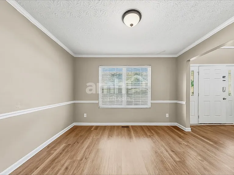 924 Bamburgh Dr — Photo 6