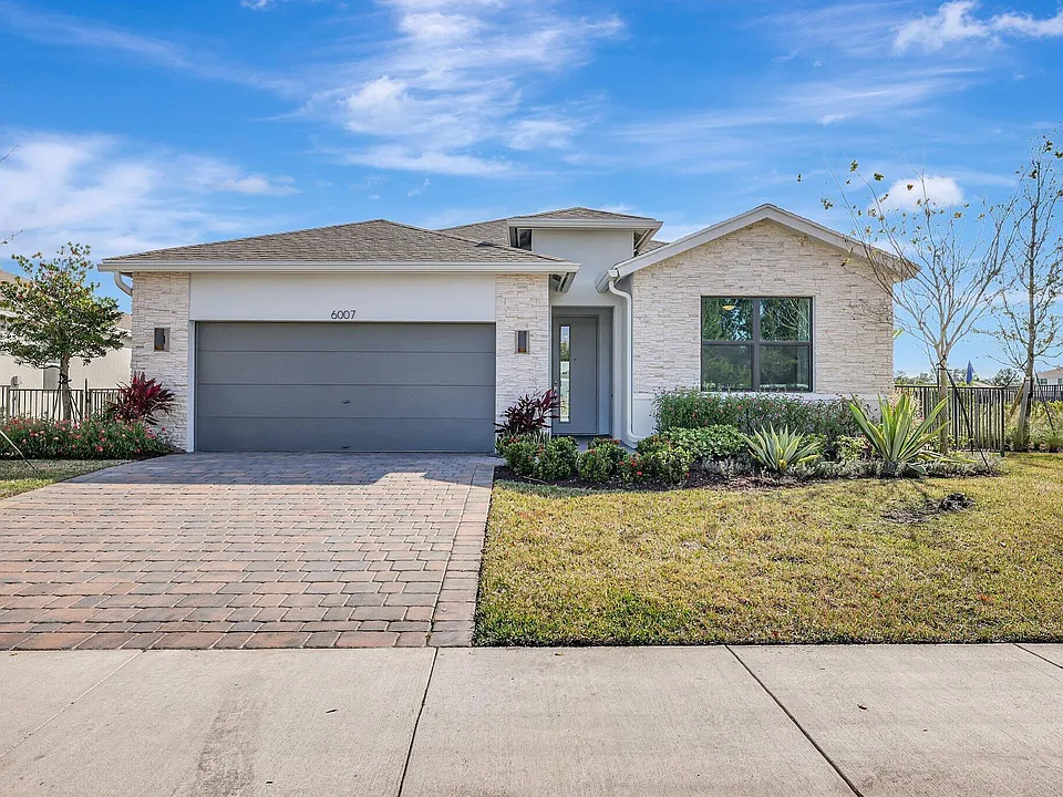 6007 SE Skyblue Cir