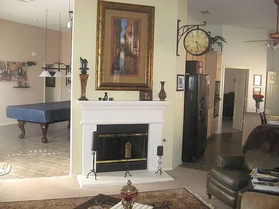 5th image of 404 Stoneleigh Cir