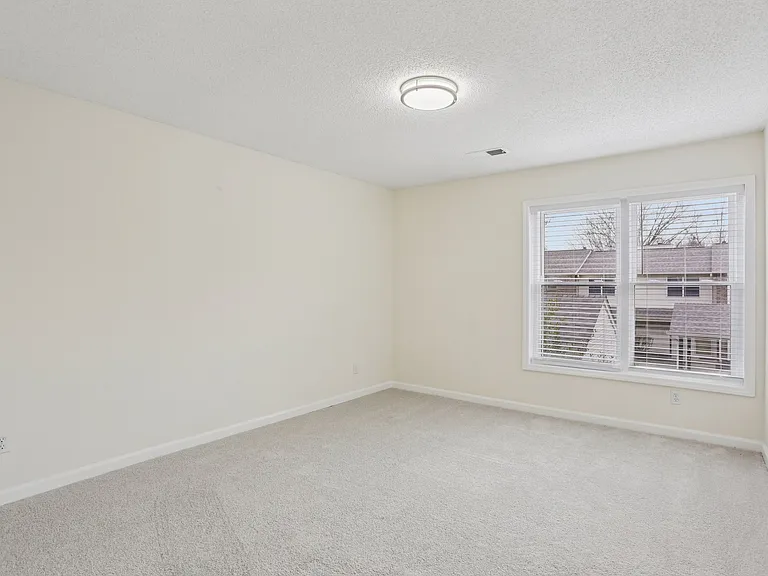 2429 Kennedy Ct — Photo 17