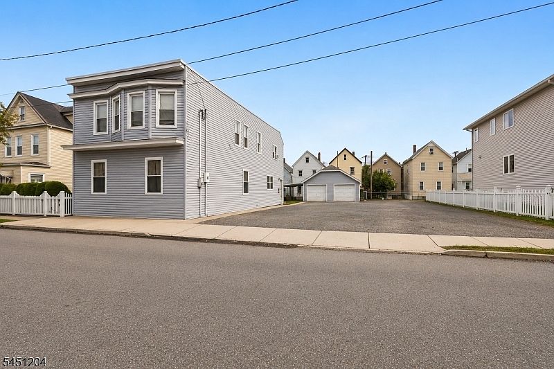 1st image of 25 Grunwald St