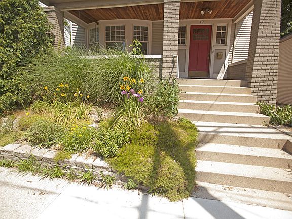 3rd image of 42 Grand Ave NE
