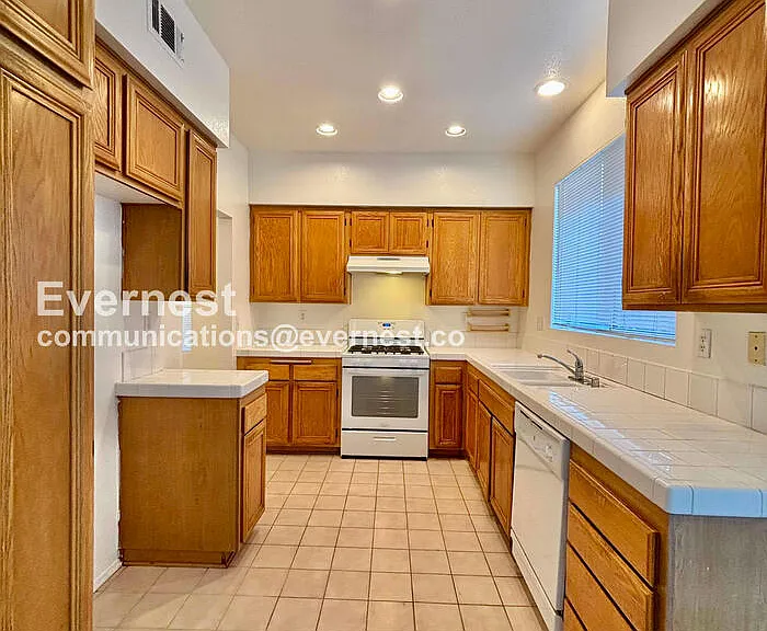 27620 Parkside Dr — Photo 3