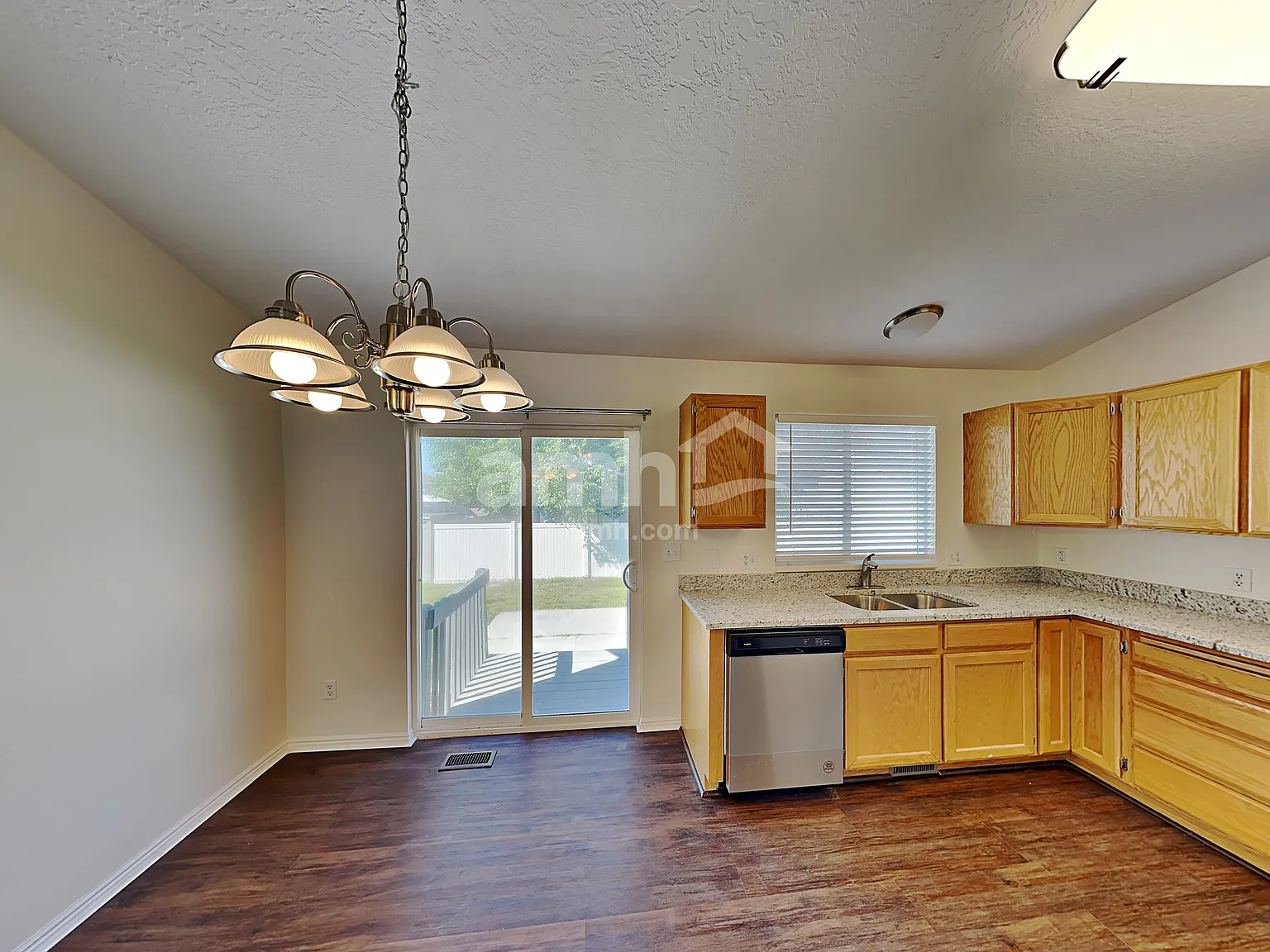 5 bed, 3.0 bath, 2540 sqft, $2,455 — Photo 4