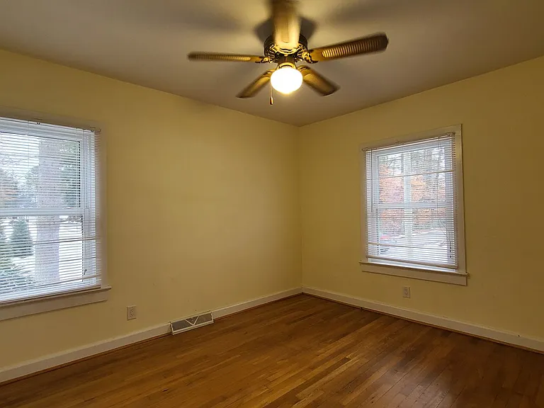 406 E French Broad St — Photo 8