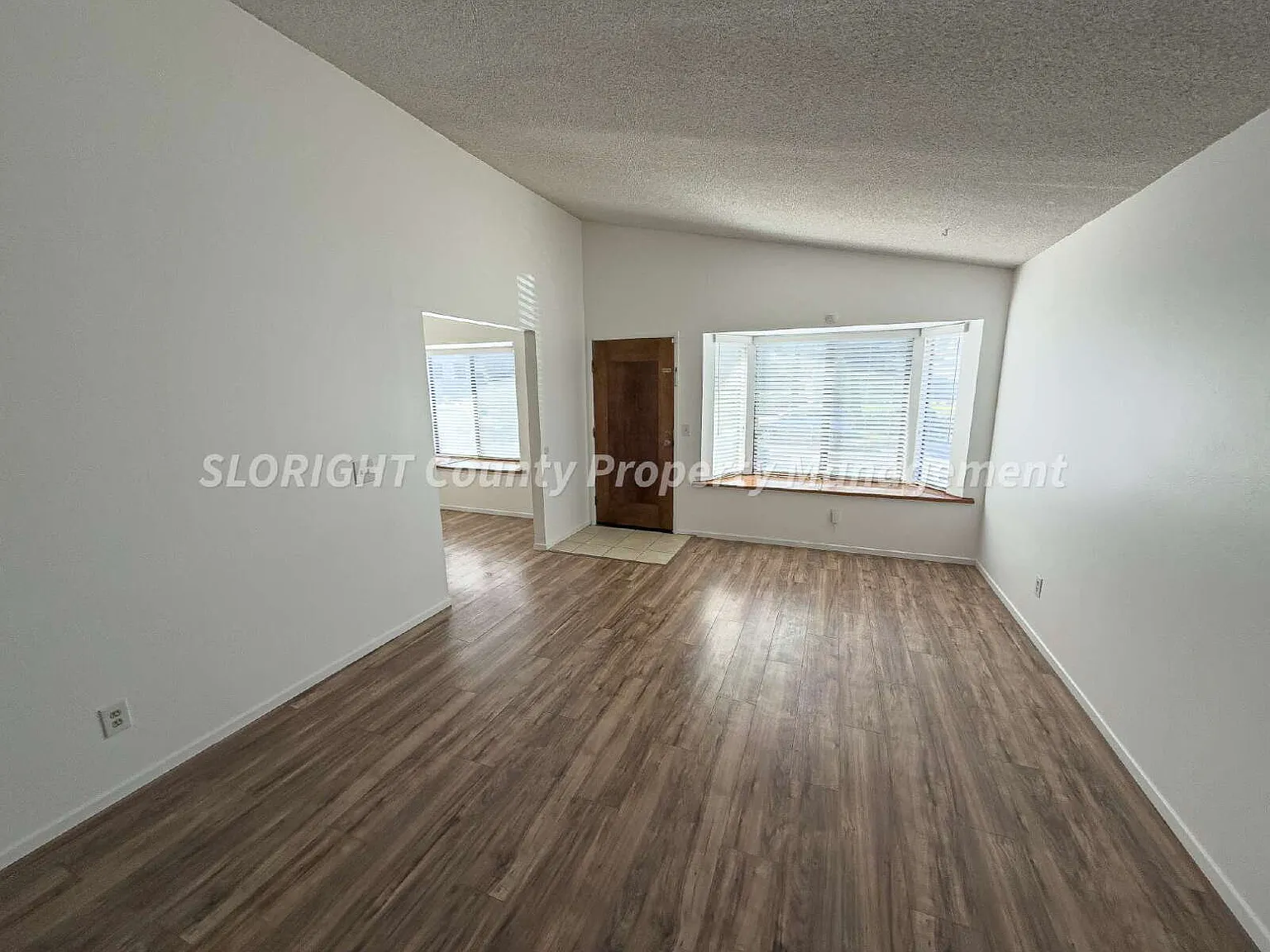 4 bed, 2.0 bath, 1560 sqft, $4,000 — Photo 3