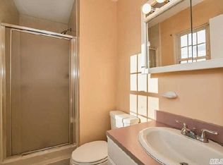 11 Monitor Ct, Coram, NY 11727