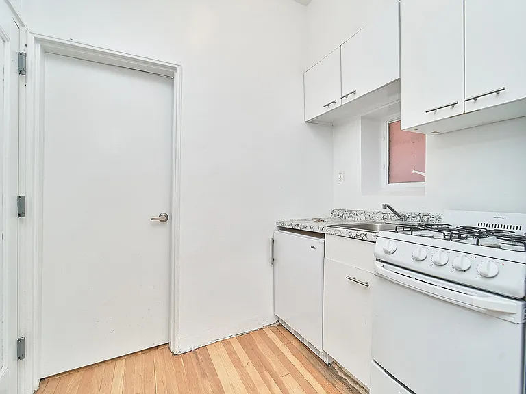 353 W 44th St #4A — Photo 8