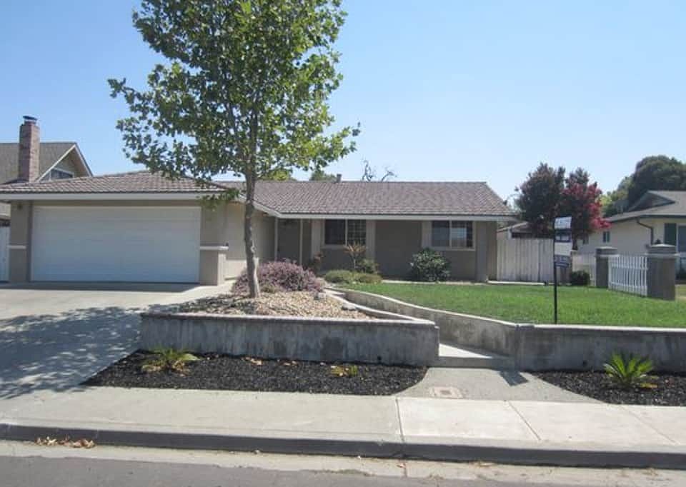 1st image of 390 Beelard Dr