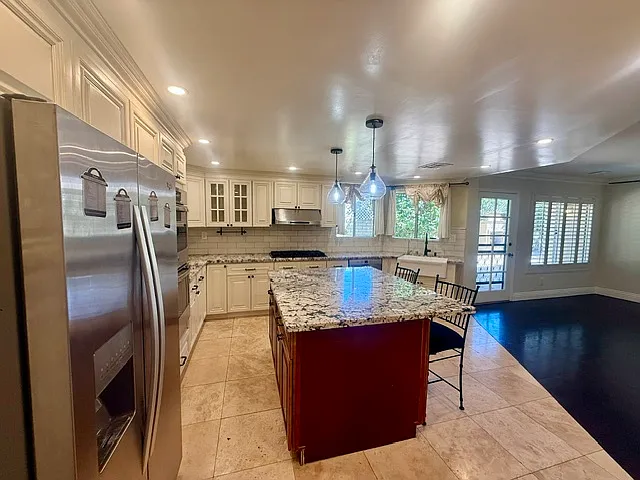 4 bed, 3556 sqft, $6,500 — Photo 4