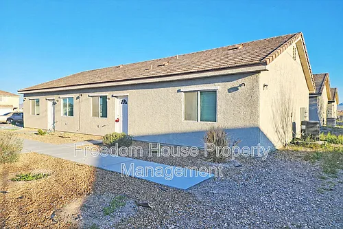 1121 Sixshooter Ave #2 Photo 1