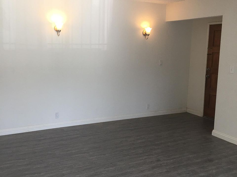 1st image of 514 N Kenmore Ave #1
