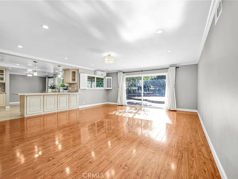 452 W Winnie Way — Photo 5