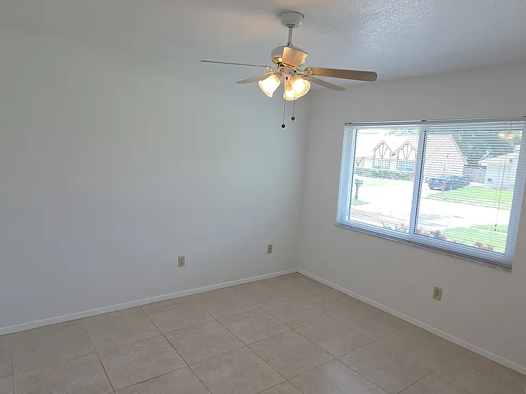 3416 Laurel Dale Dr — Photo 2